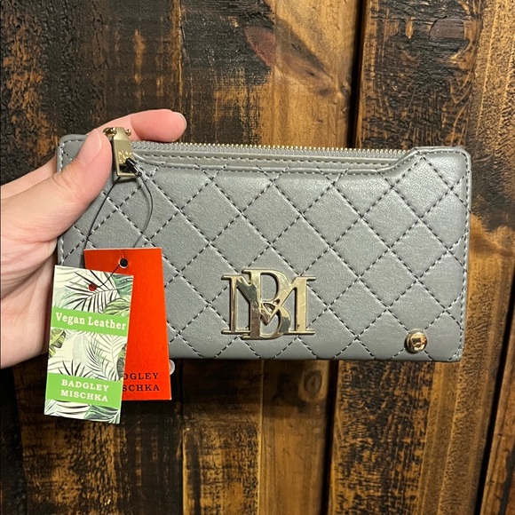 Badgley Mischka Handbags - Badgley Mischka Silver Quilted Wallet